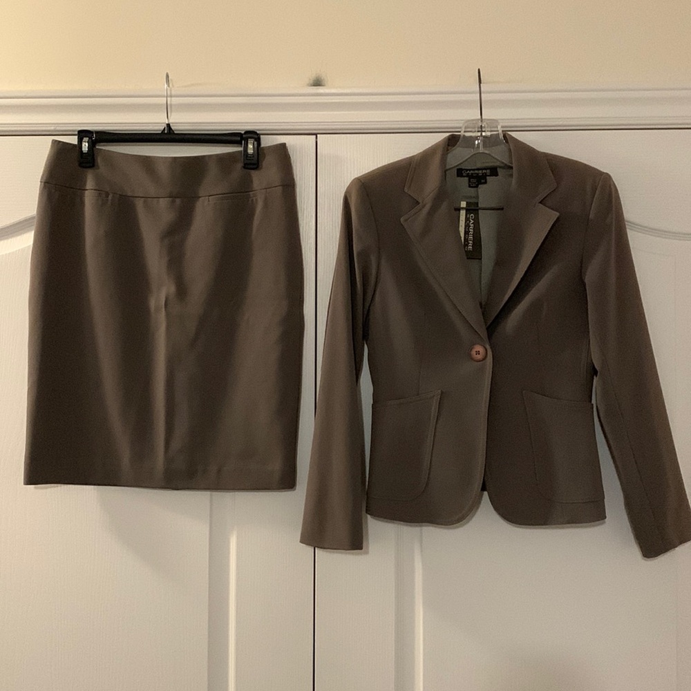 NWT Femme Carriere skirt suit